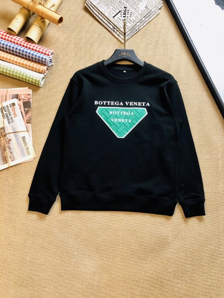 You are currently viewing 보테가베네타 삼각 배색 로고 맨투맨