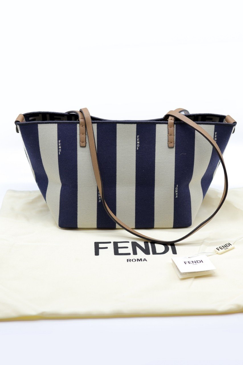 Read more about the article 펜디 롤 스몰 쇼퍼백 숄더백 (가방)