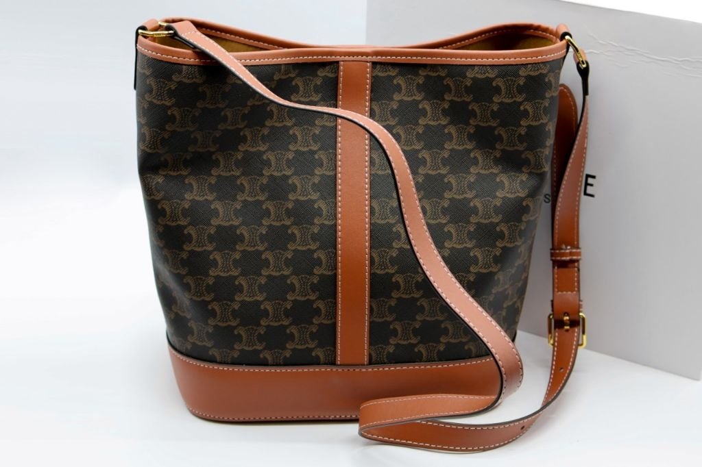 Read more about the article 셀린느 버킷백 (가방)