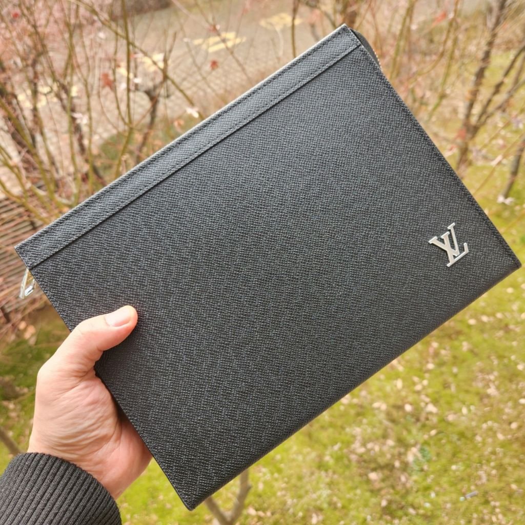 Read more about the article 루이비통 311 포쉐트 클러치백 (가방)