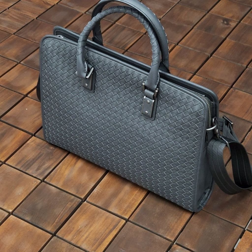 Read more about the article 보테가베네타 59 브리프케이스 서류가방
