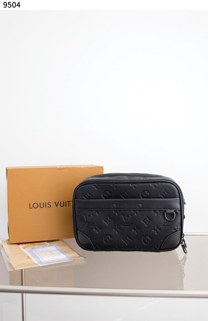 Read more about the article #루이비통 [Louis Vuitton] 수입고급 알파 웨어러블 월릿 신상입고💢 #가방 #9504