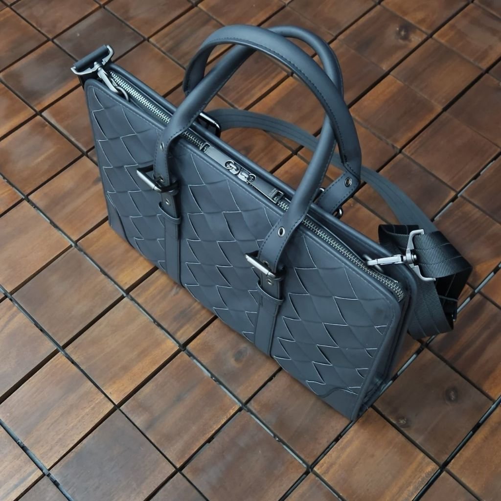 Read more about the article 보테가베네타 55 브리프케이스 서류가방