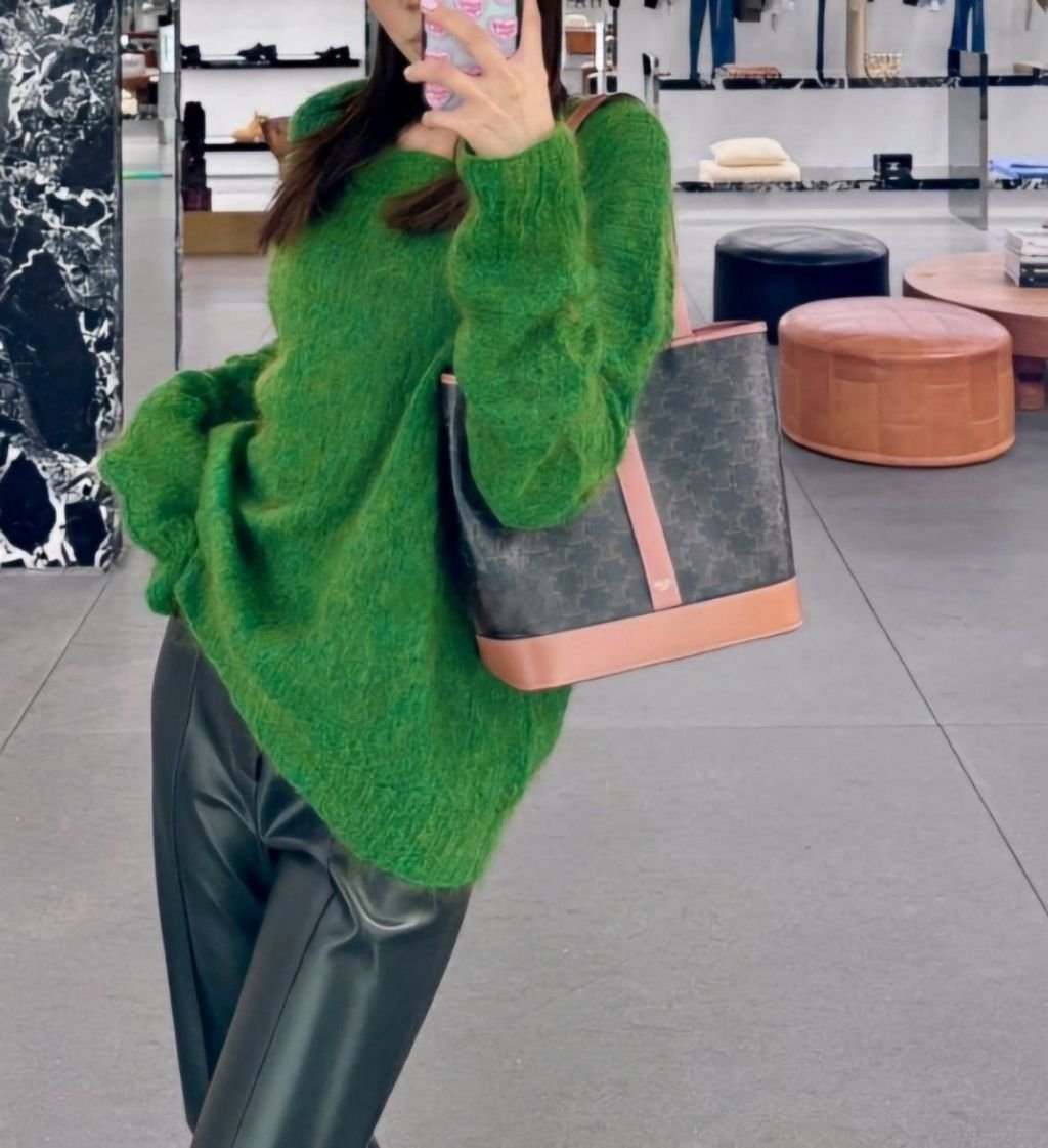 Read more about the article 셀린느 카바스 트리오페 캔버스 숄더백 (가방)