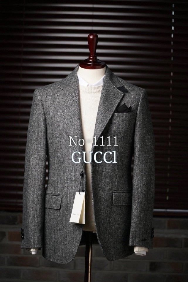 Read more about the article 구찌 해링본 세페레이드 자켓 차콜