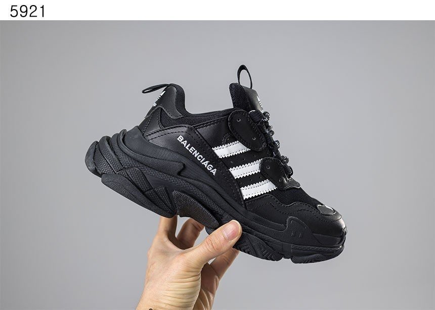 Read more about the article #발렌시아가 [BALENCIAGA] 수입고급 발렌시아가 x 아디다스 트리플 S 스니커즈 블랙 전사이즈 재입고💢 #신발 #태그 #5921