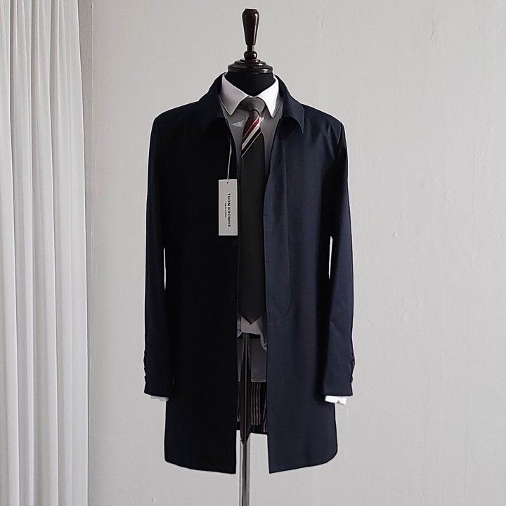 Read more about the article 톰브라운 클래식 트렌치 코트