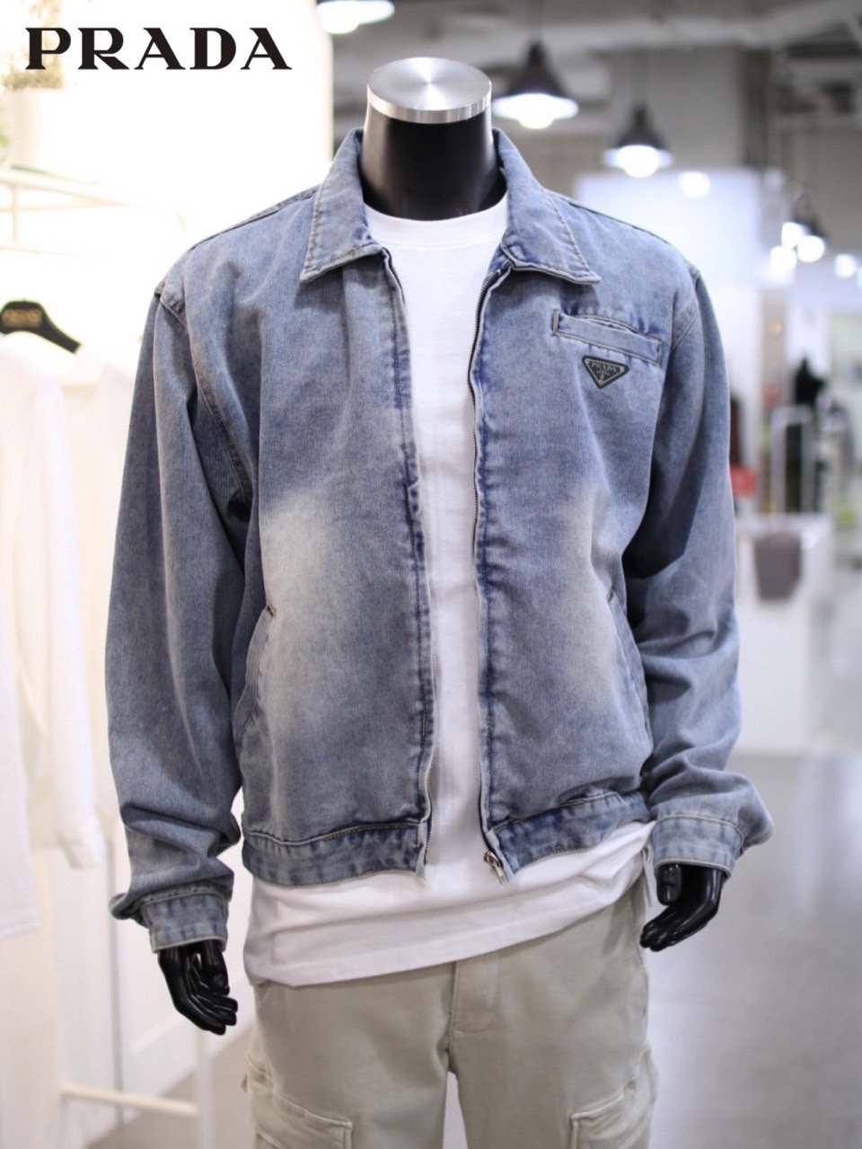 Read more about the article 프라다 플레이트 하드 워싱 카라 데님 청자켓
