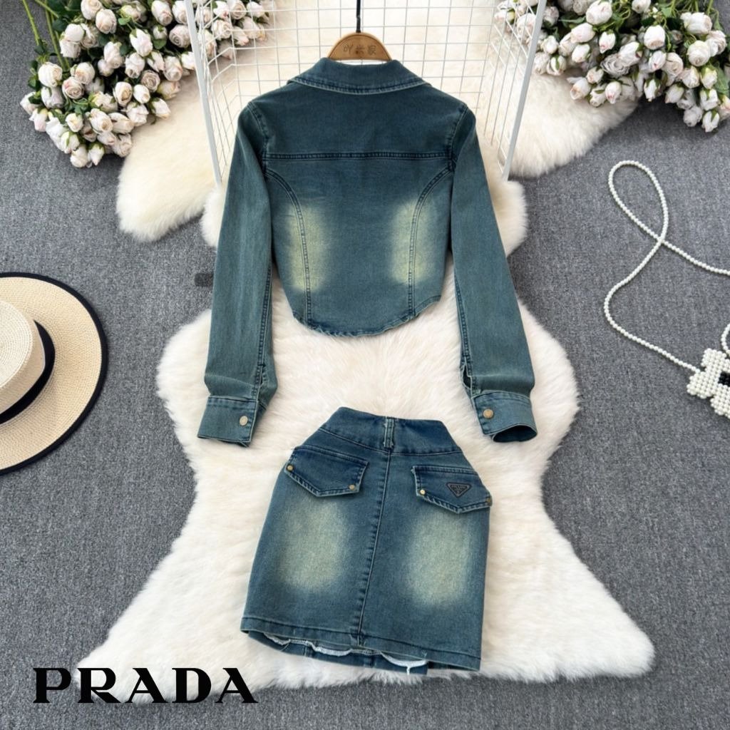 Read more about the article 프라다 여성 플레이트 워싱 청자켓 스커트 세트