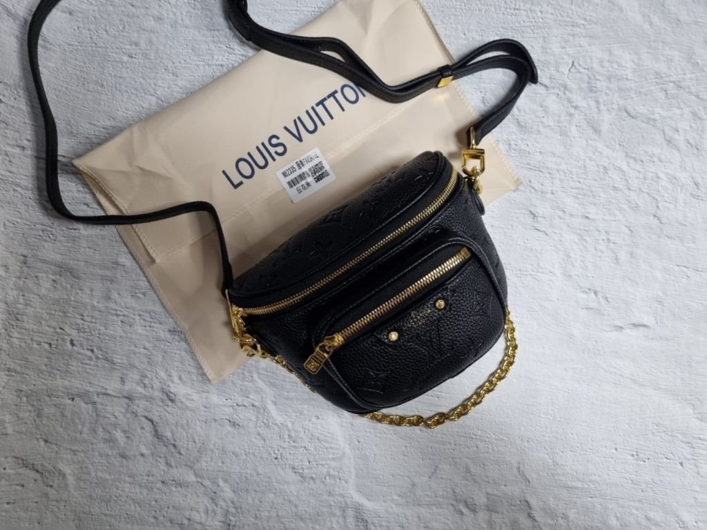 Read more about the article 루이비통 앙프 블랙 미니 범백 (가방)