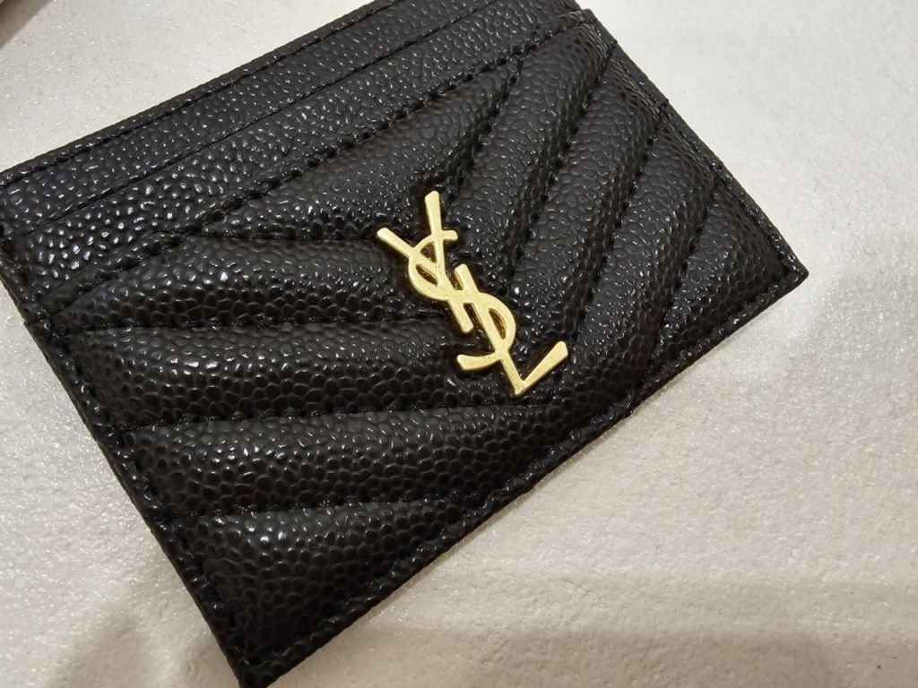 You are currently viewing 입생로랑 카드지갑