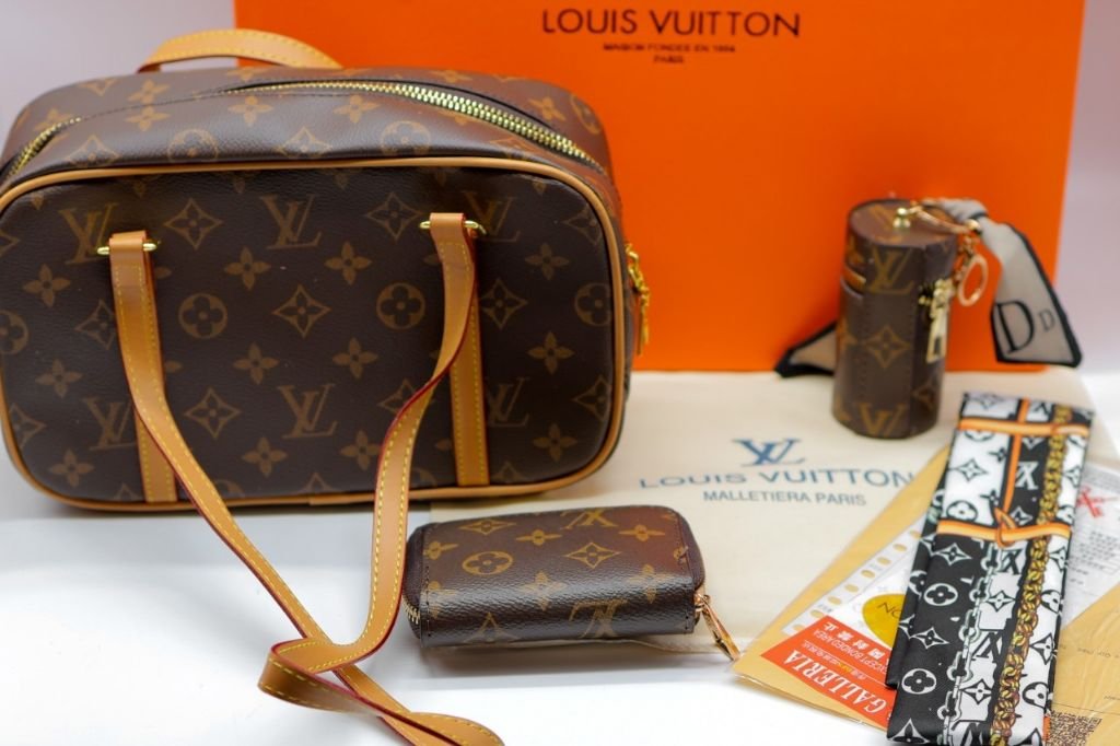 Read more about the article 루이비통 시테 GM 모노그램 숄더백 4종 세트