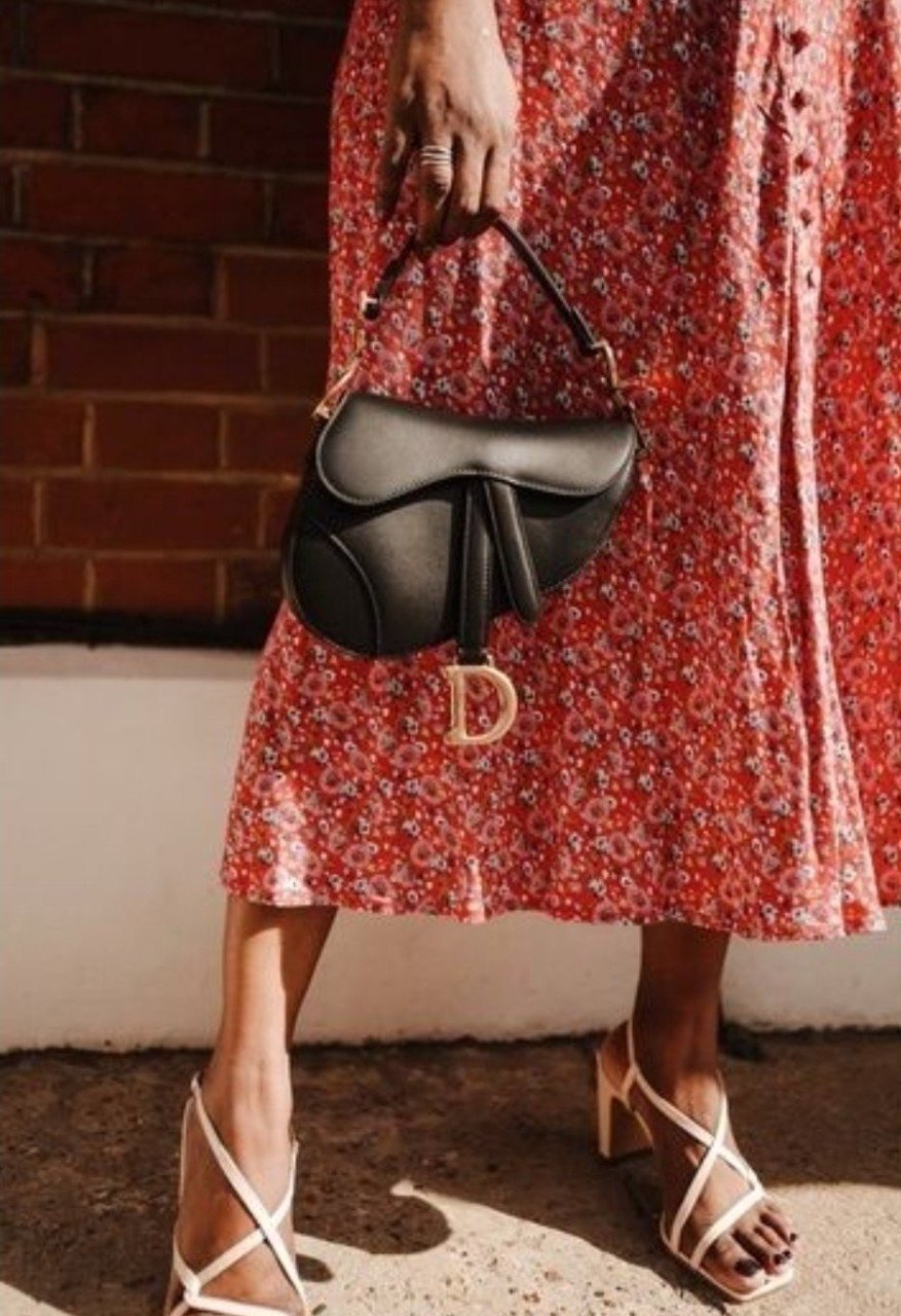 Read more about the article 디올 새들백 블랙 (가방)