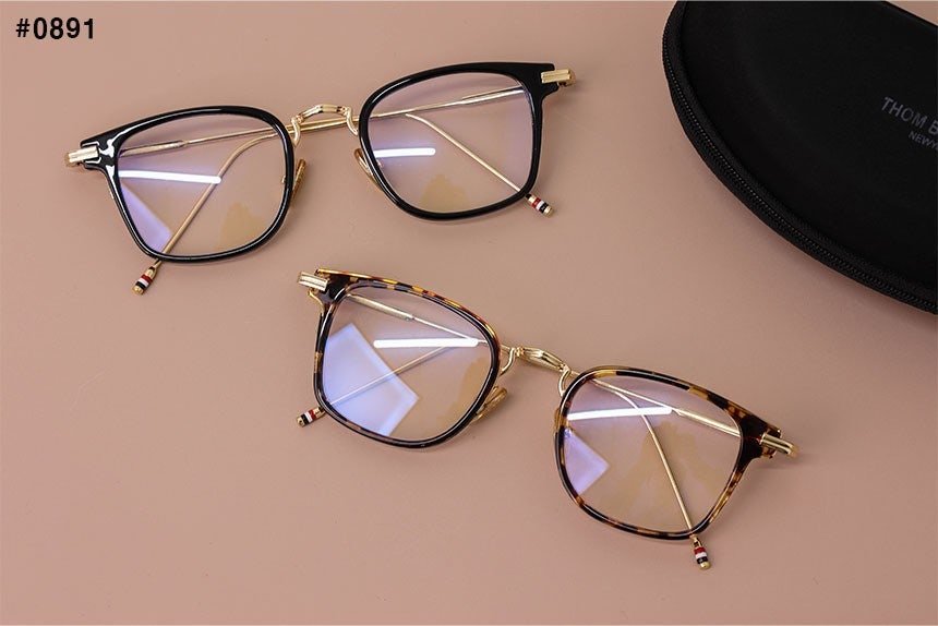Read more about the article 🍀 [THOM BROWNE] 톰브라운 TBX 905 골드 브릿지 안경테 🍀#0891