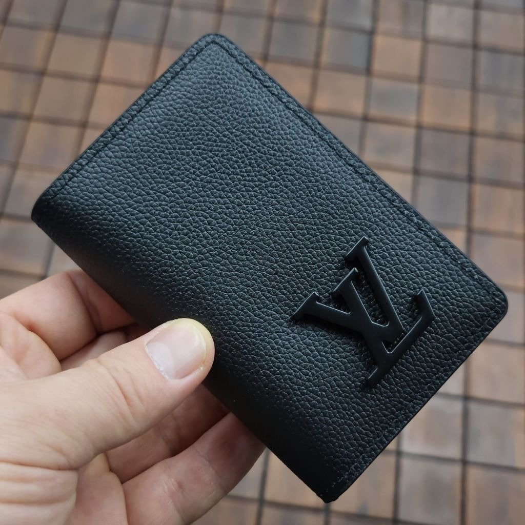 Read more about the article 루이비통 152 포켓 오거나이저 지갑