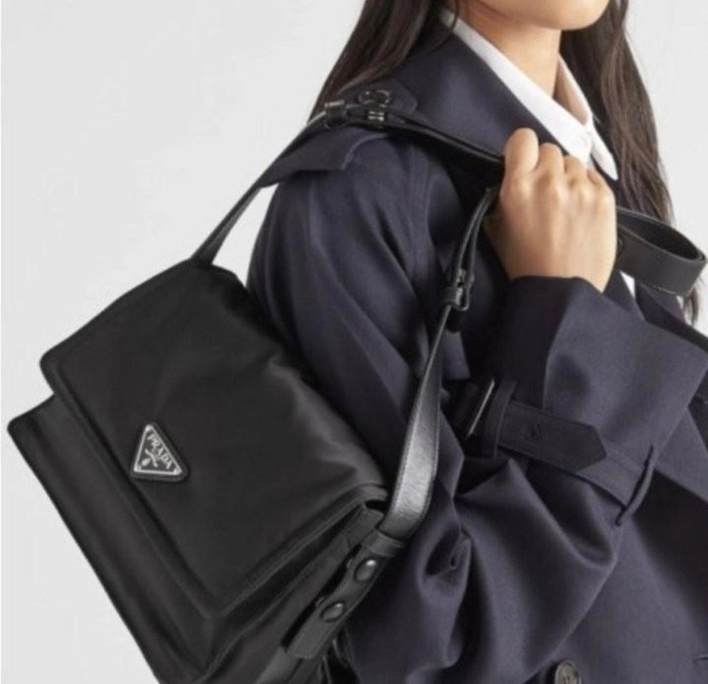 Read more about the article 프라다 패딩 숄더백 (가방)