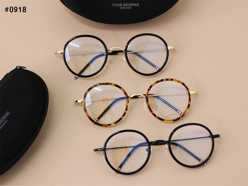 Read more about the article 🍀 [THOM BROWNE] 톰브라운 TBX 906 클래식 안경테 🍀#0918