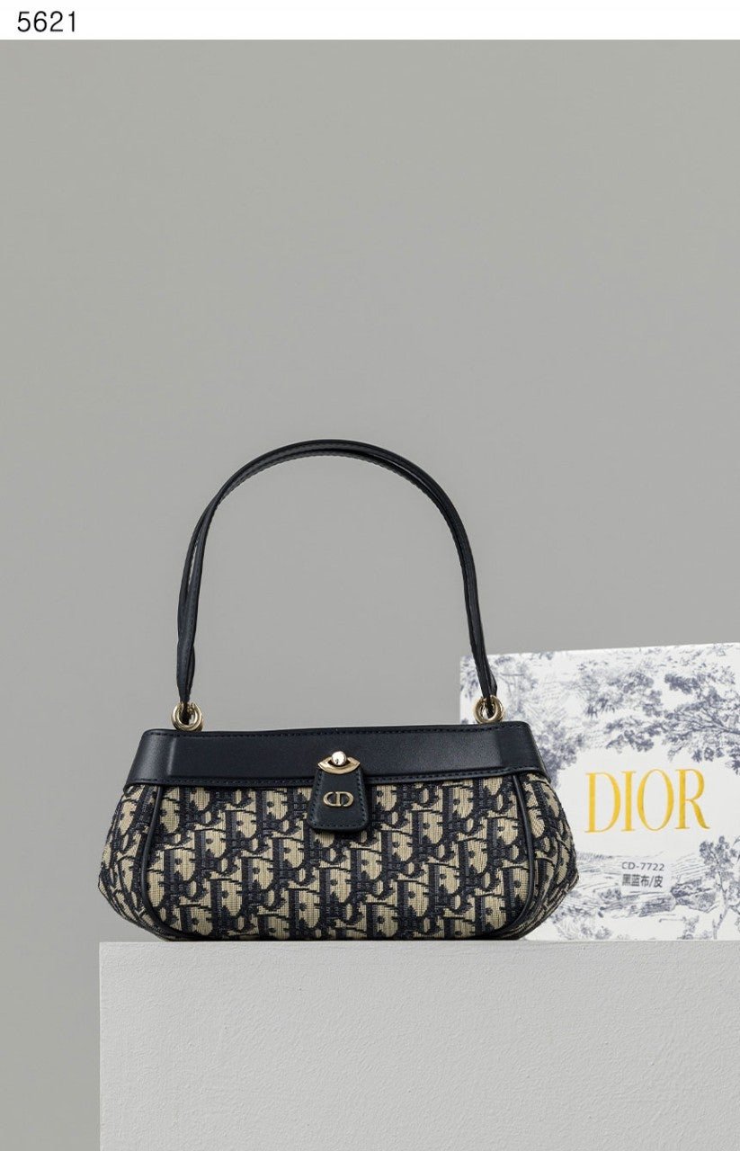 Read more about the article #디올 [Christian Dior] 수입고급 DIOR KEY 스몰 백 신상입고💢 #태그 #가방 #5621