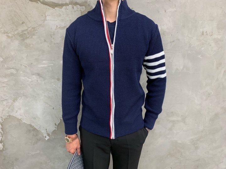 You are currently viewing 톰브라운 사선 니트 집업