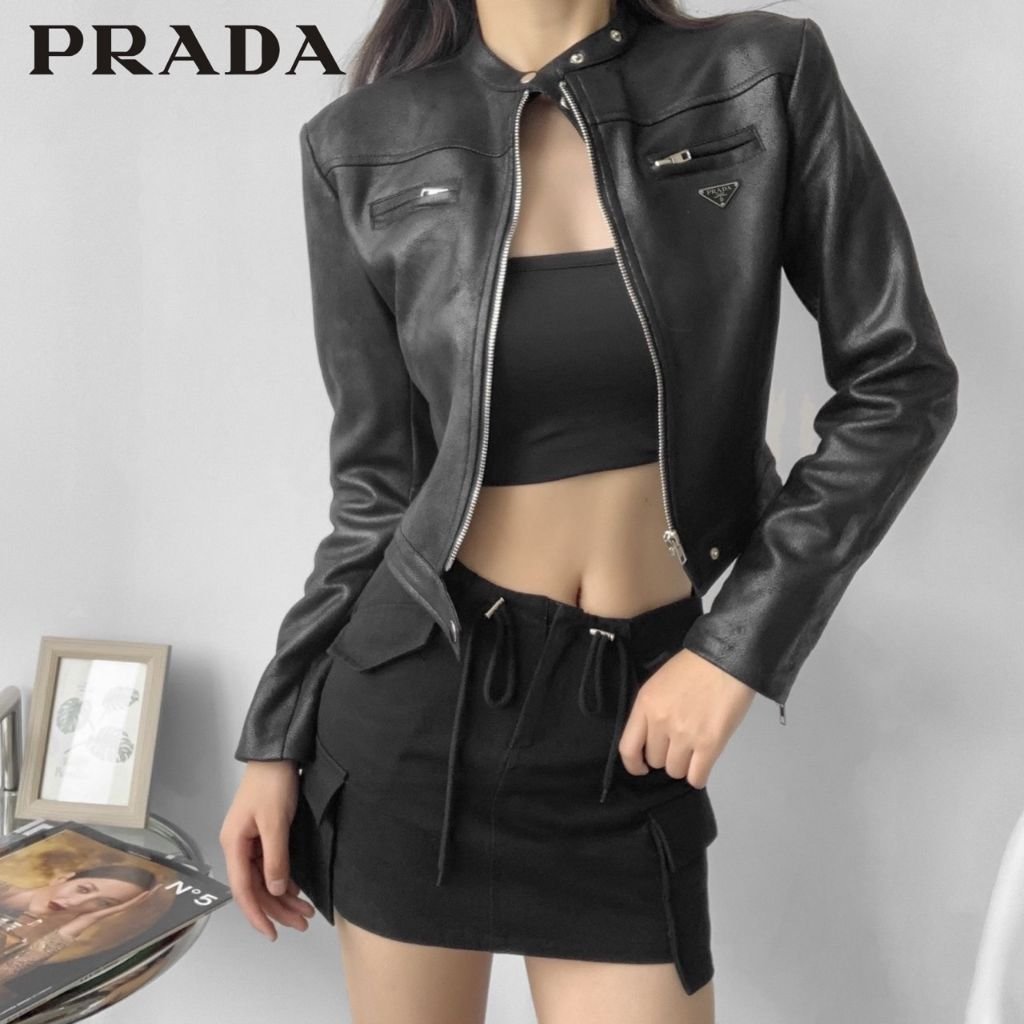 Read more about the article 프라다 여성 쓰리탭 크롭 스웨이드 자켓