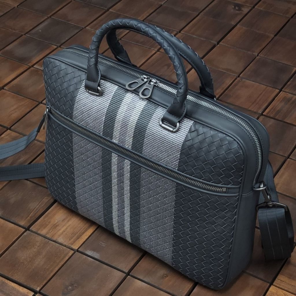 Read more about the article 보테가베네타 64 브리프케이스 서류가방