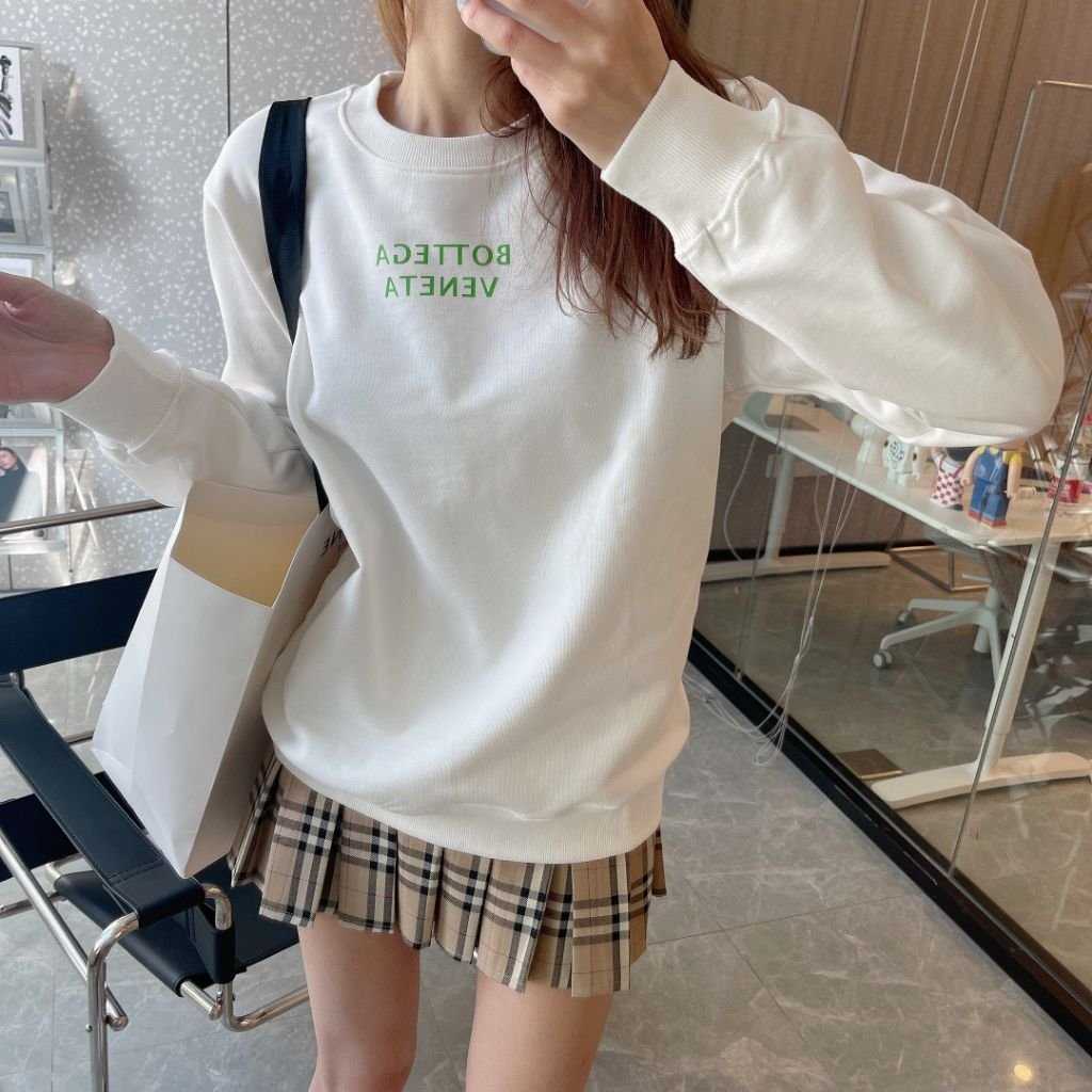 Read more about the article 보테가베네타 넥 그린 로고 맨투맨