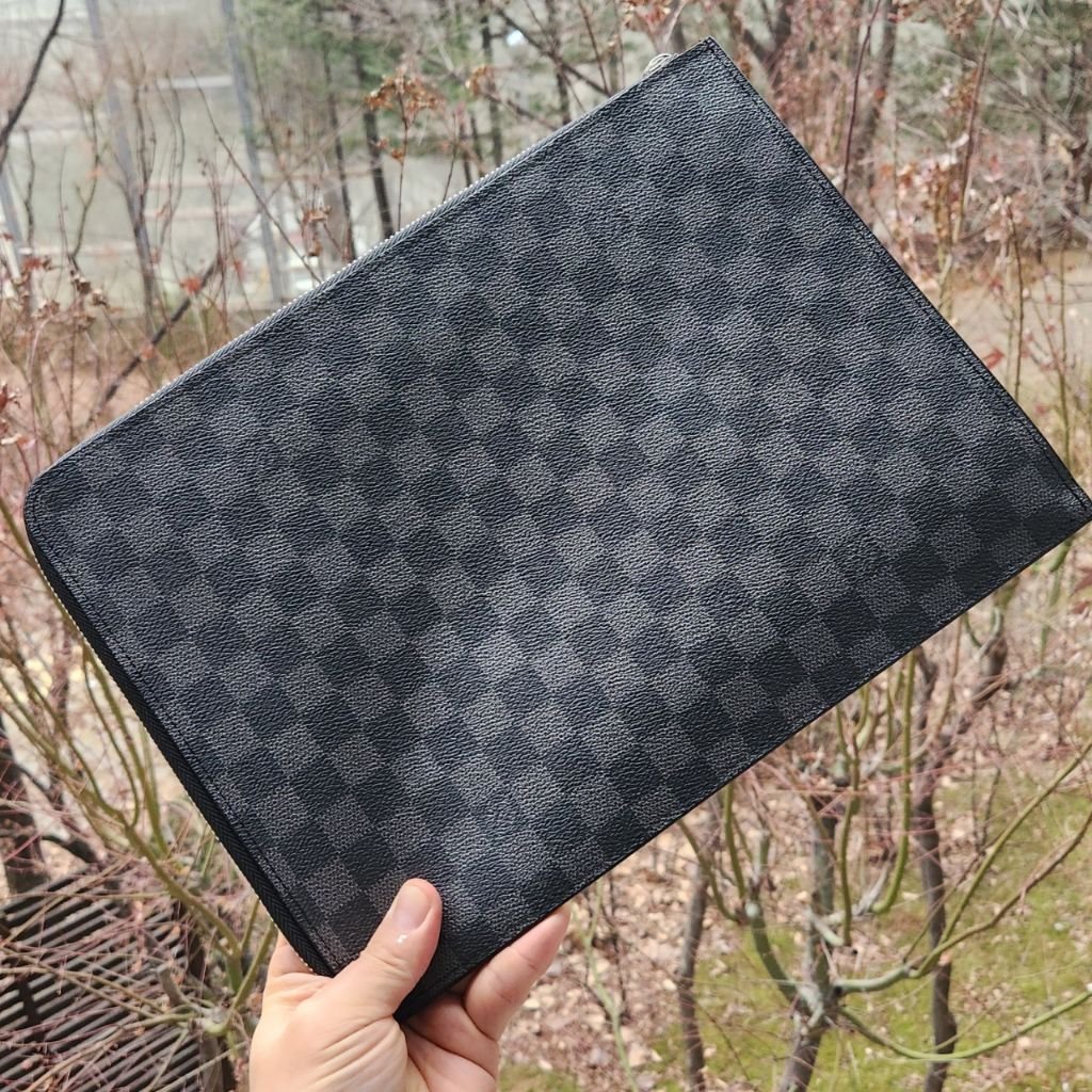 Read more about the article 루이비통 347 포쉐트 주르 클러치백 (가방)