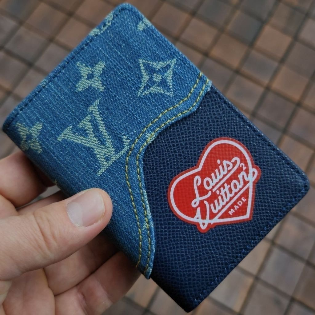 Read more about the article 루이비통 240 포켓 오거나이저 지갑