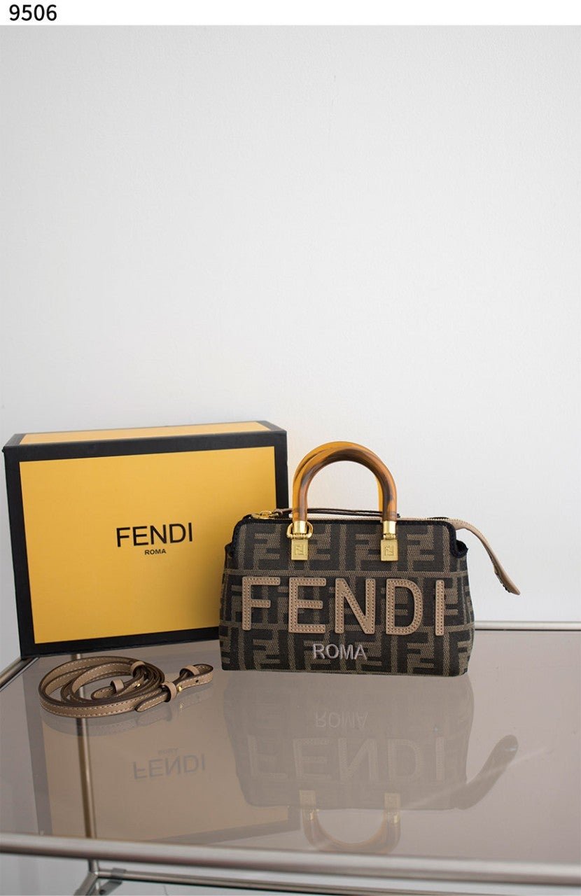 Read more about the article #펜디 [FENDI] 수입고급 바이 더 웨이 미니 보스턴 백 신상입고💢 #가방 #9506