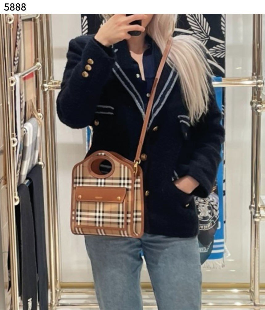 Read more about the article #버버리 [BURBERRY] 수입프리미엄급 미니 포켓 백 신상 재입고💢 #태그 #가방 #5888