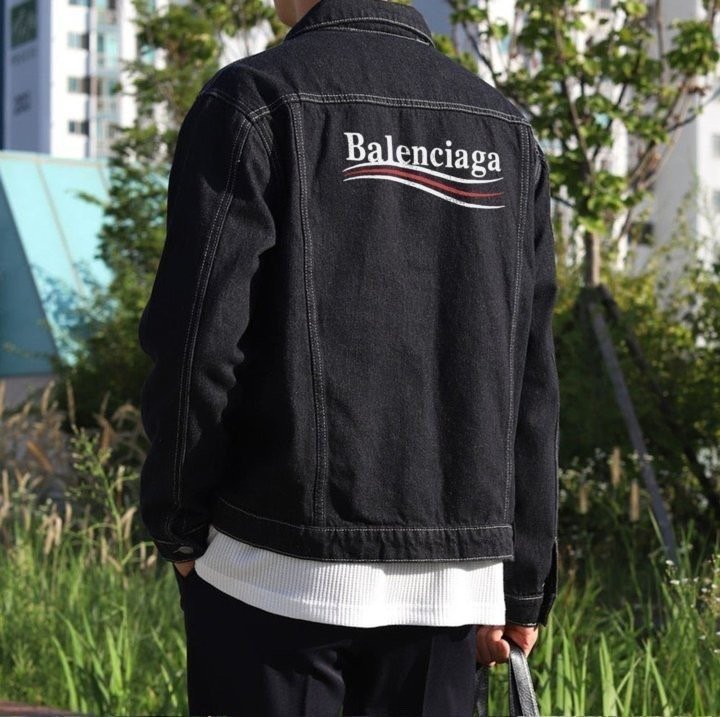 Read more about the article 발렌시아가 백웨이브 로고 데님 자켓