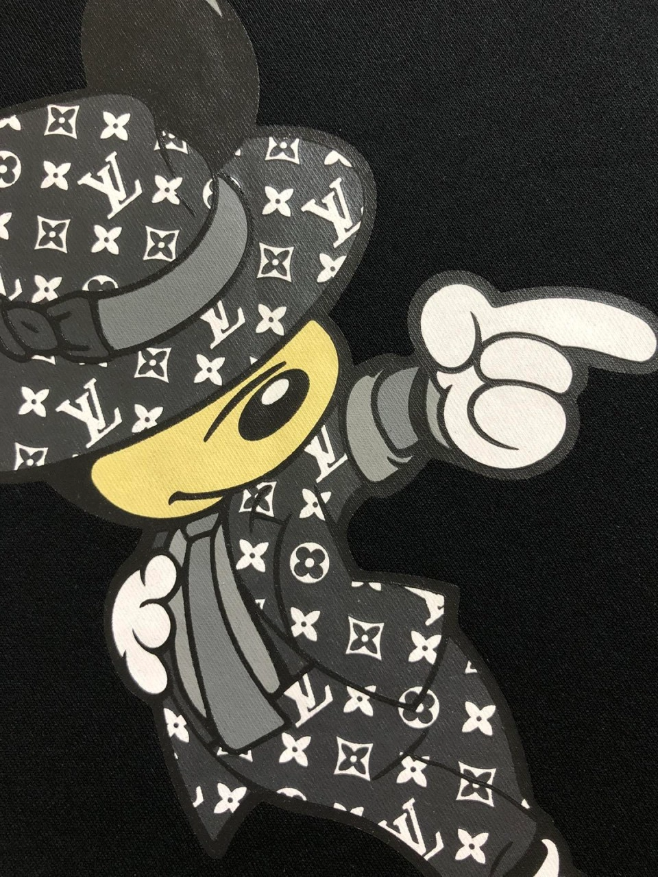 Read more about the article 루이비통 마이클잭슨 맨투맨