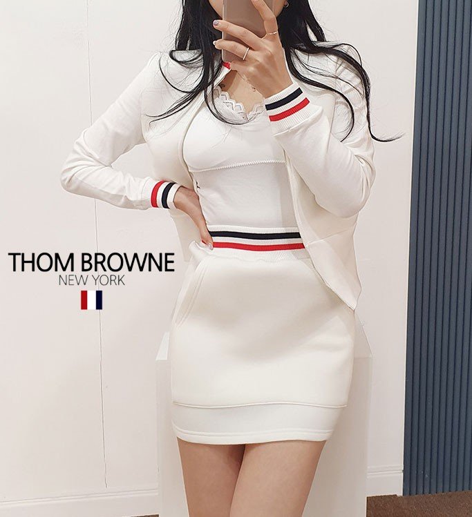 Read more about the article 톰브라운 여성 집업 미니 스커트 세트