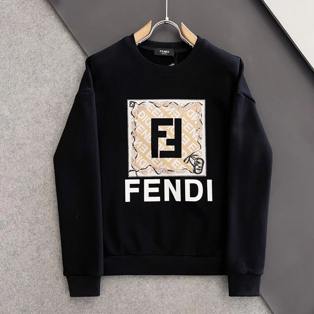 Read more about the article 펜디 더블 F 스퀘어 로고 레터링 맨투맨