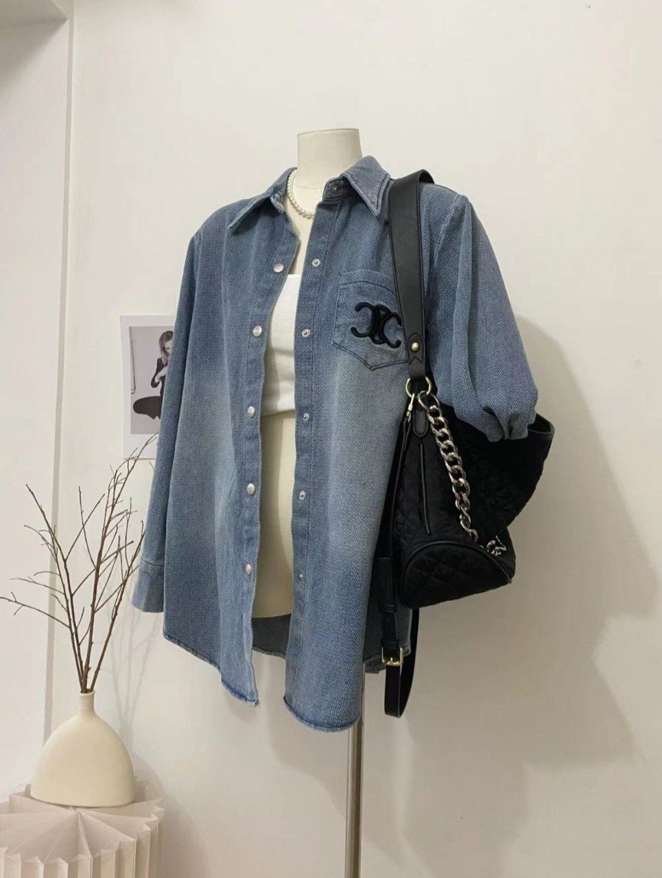 Read more about the article 셀린느 여성 포켓 자수 데님 자켓