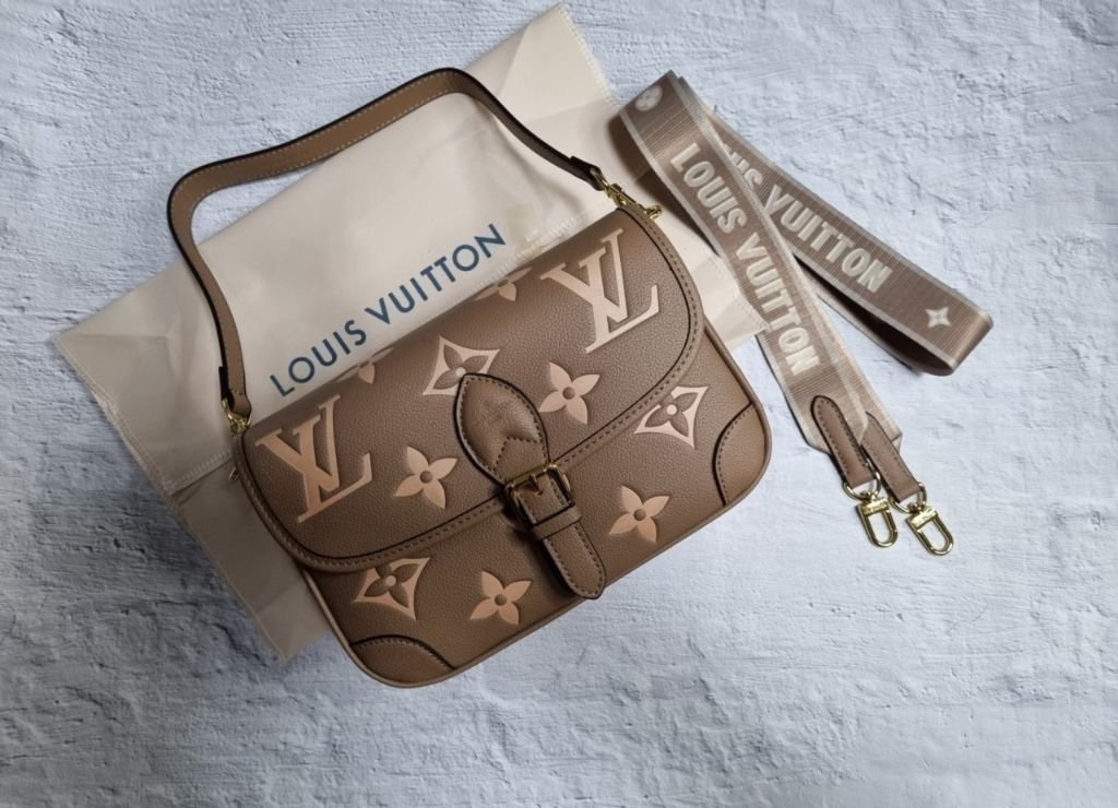 Read more about the article 루이비톱 다이앤 앙프 베이지 가방