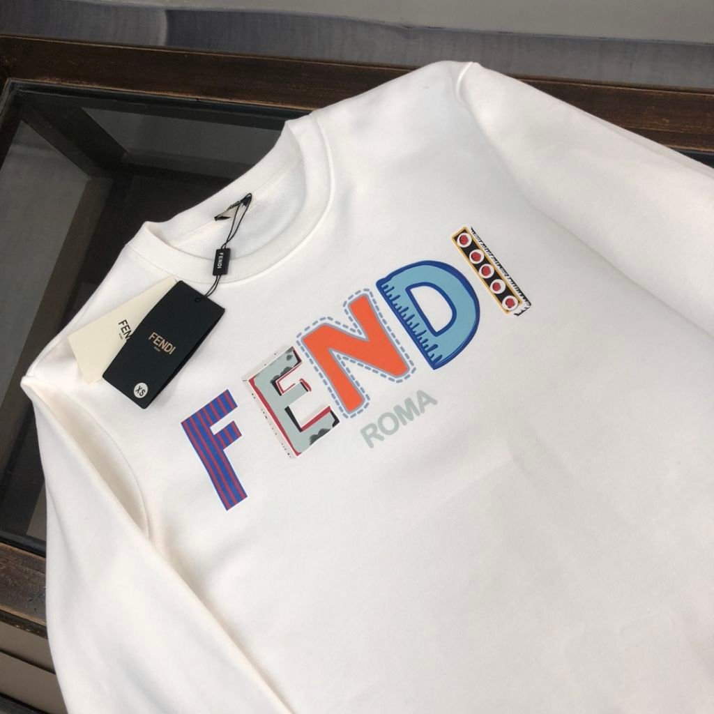 Read more about the article 펜디 신호등 맨투맨