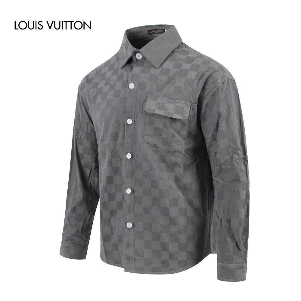 Read more about the article 루이비통 자수 로고 세미 오버 다미 스웨이드 셔츠