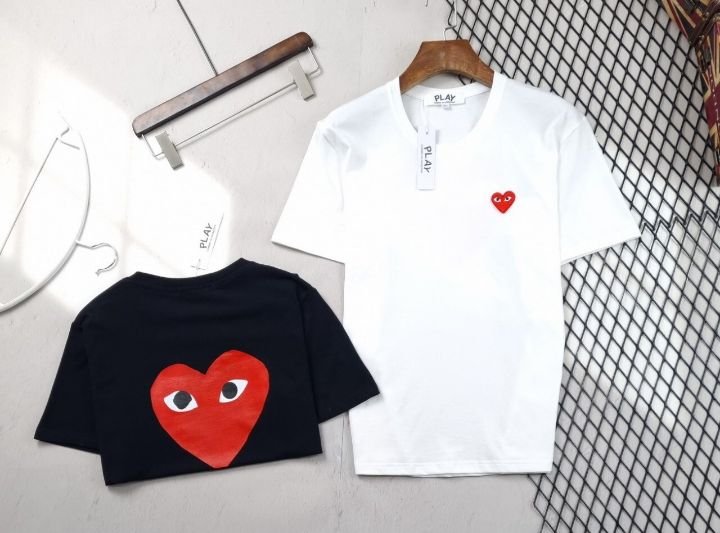 Read more about the article 꼼데가르송 레드 하트 빽나염 반팔티