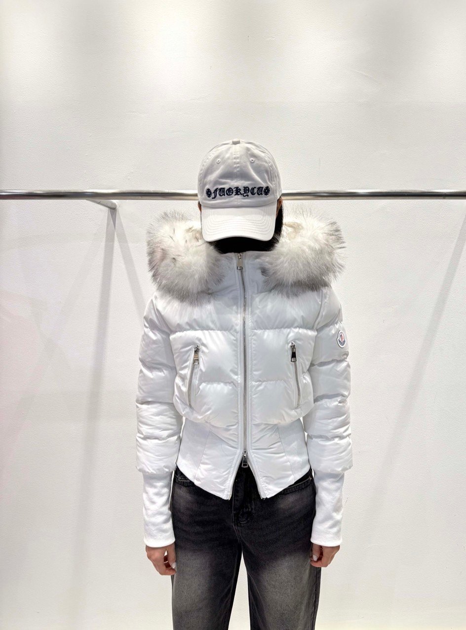 Read more about the article 몽클레어 여성 글로시 크롭 퍼 패딩