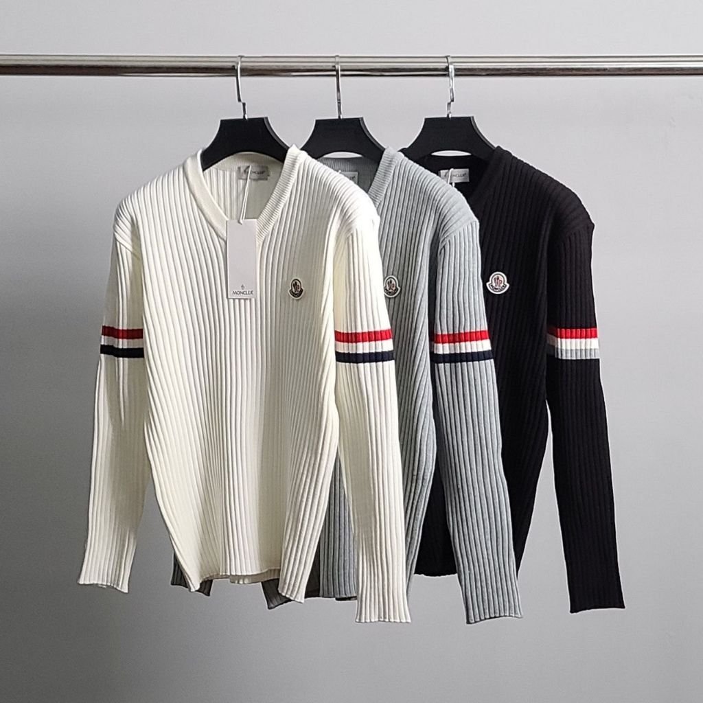 Read more about the article 몽클레어 암밴드 골지 브이넥 니트