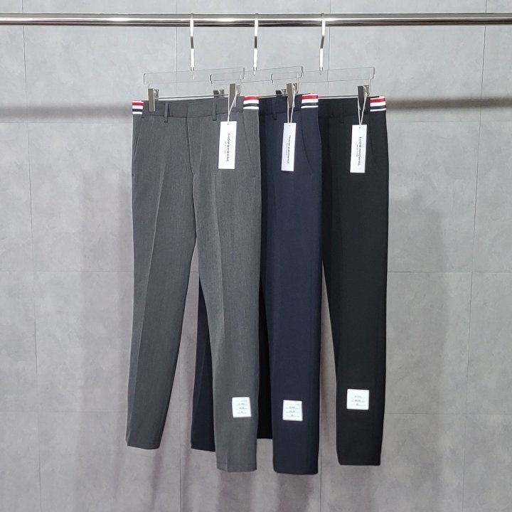 Read more about the article 톰브라운 삼선 밴딩 베이직 슬랙스 팬츠 (바지)