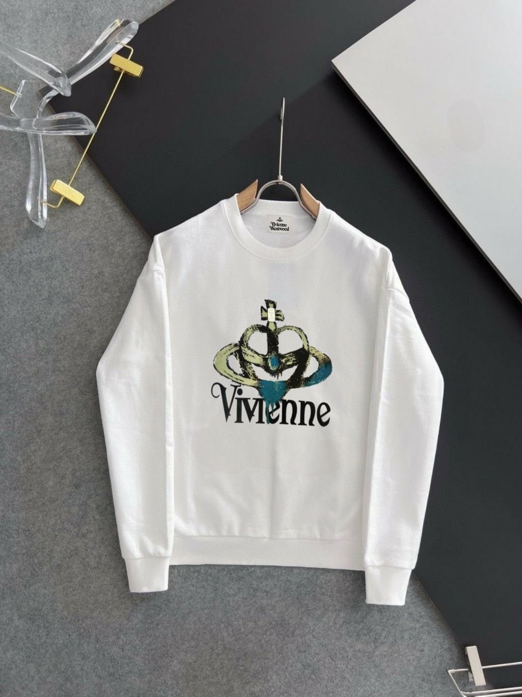 Read more about the article 비비안웨스트우드 할로윈 맨투맨