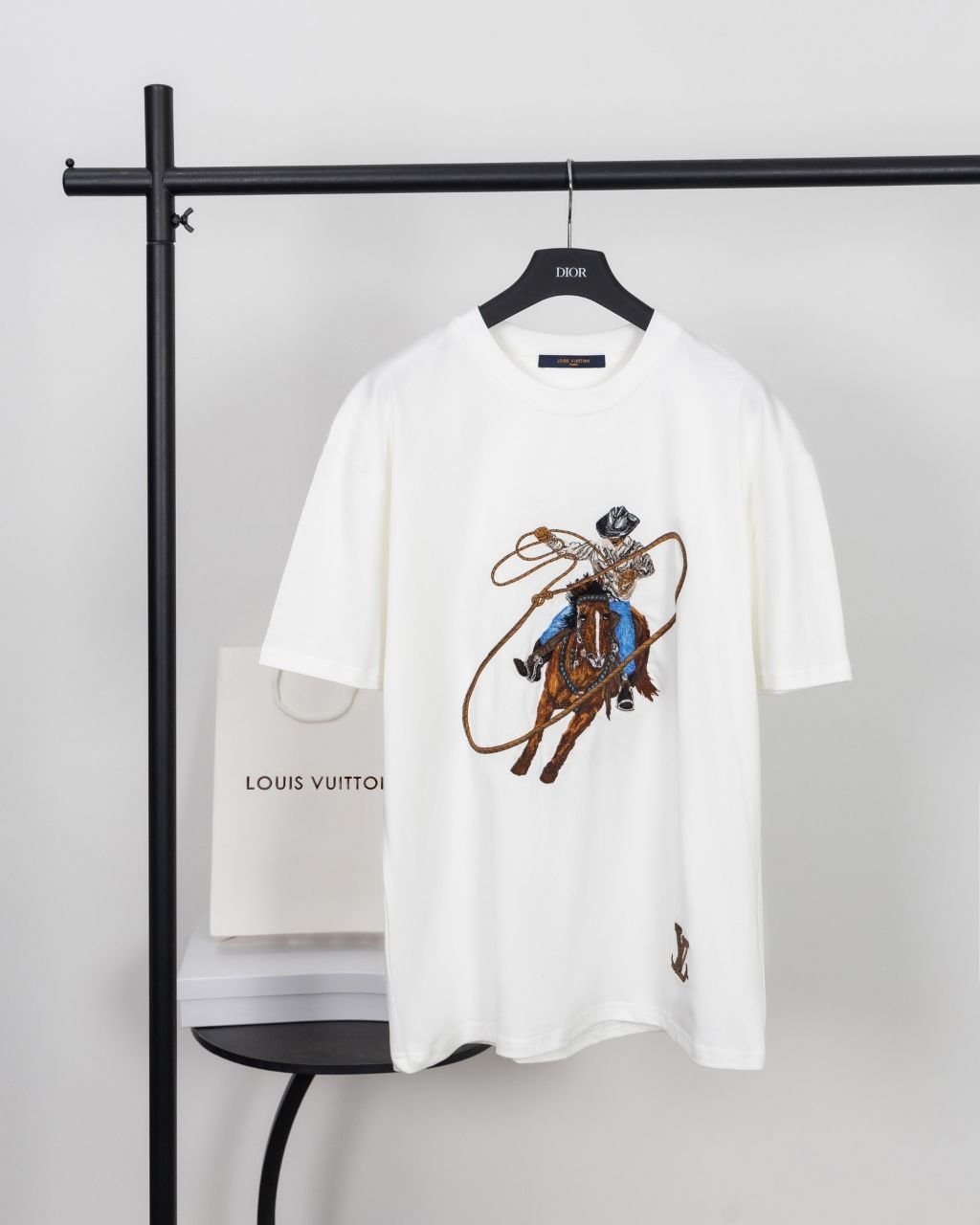 Read more about the article 루이비통 카우보이 밧줄 반팔티