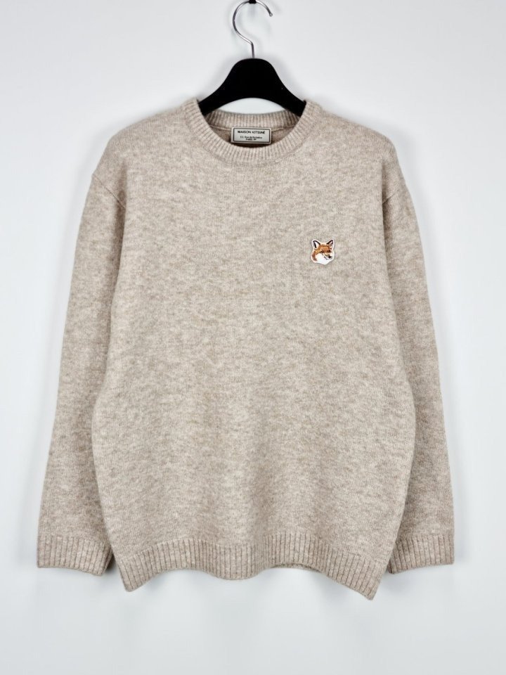 Read more about the article 메종키츠네 폭스헤드 옐로우 패치 울 라운드 니트
