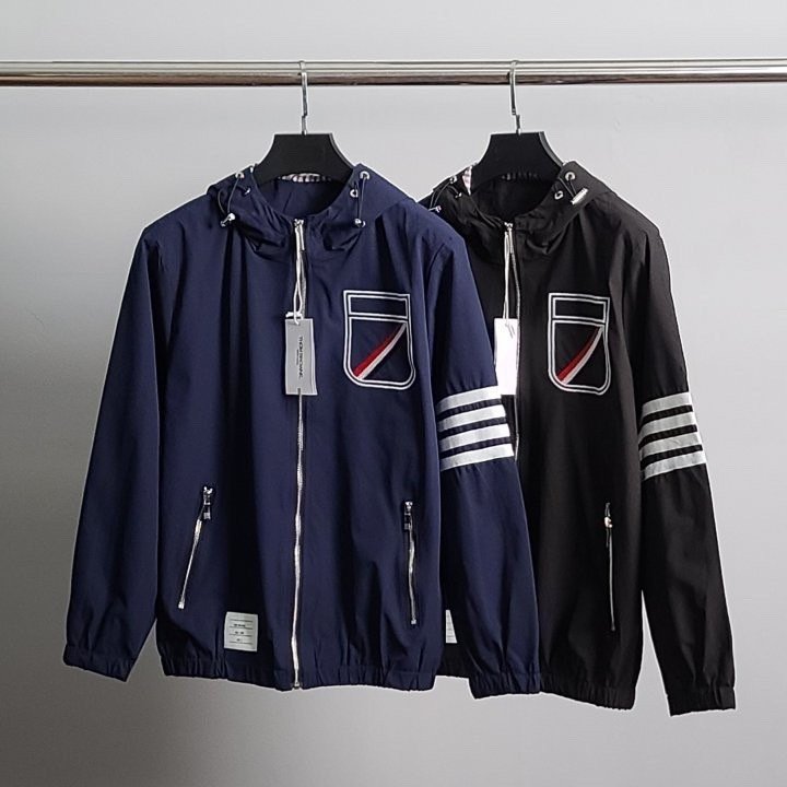 Read more about the article 톰브라운 프리미엄 포켓 삼선 후드 자켓