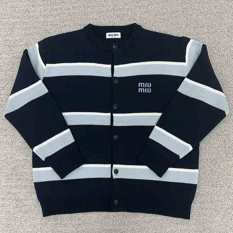 Read more about the article 미우미우 배색 라운드 가디건