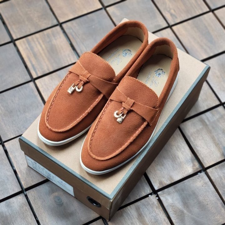 You are currently viewing 로로피아나 썸머워크 33 로퍼 (신발)