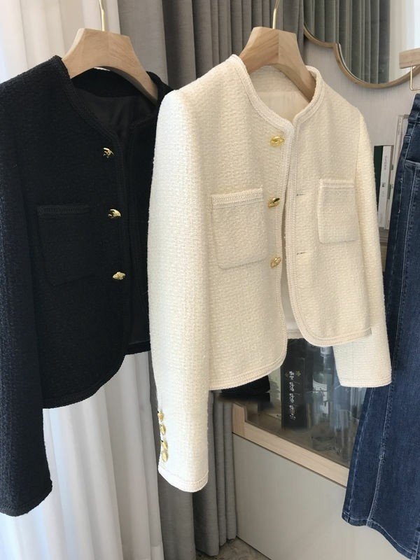 Read more about the article 셀린느 여성 골드 버튼 자켓