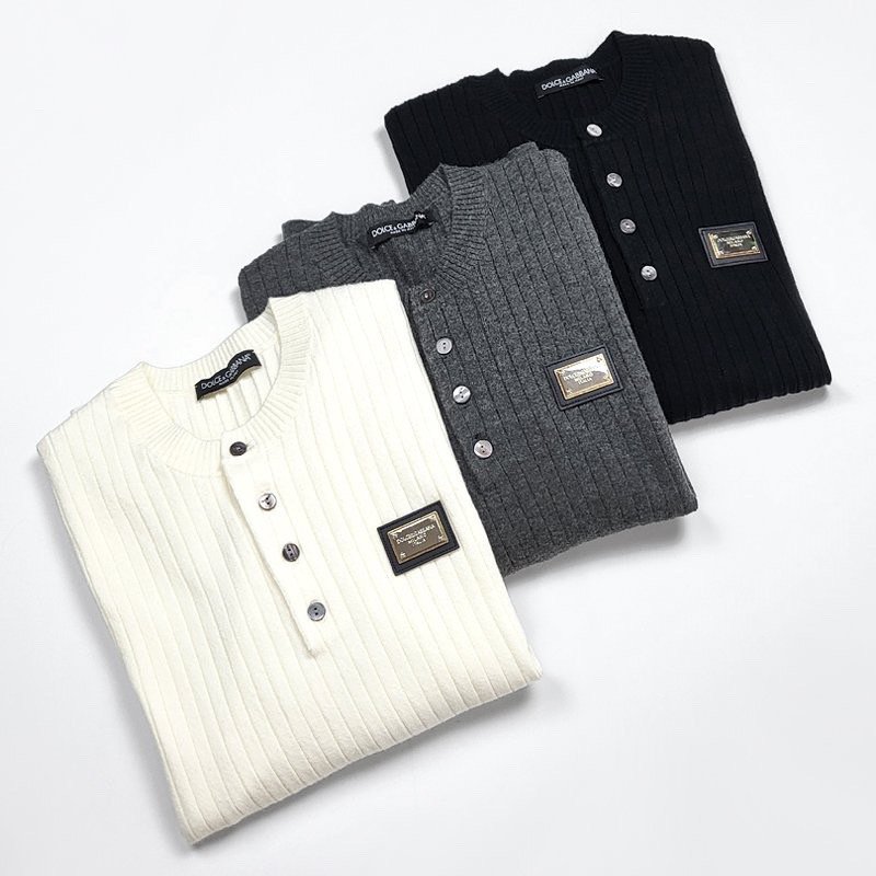 You are currently viewing 돌체앤가바나 버튼넥 긴팔 니트